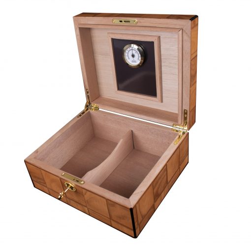 HUMIDOR DE MADERA COLOR NATURAL CON PATRON DE CUADROS PARA 30 PUROS CON LLAVE - Image 4
