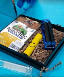 SET DE REGALO ENCENDEDOR SOPLETE NAAR CON TABACO HAMPTON VAINILLA DE 40G Y ROLADORA DE TABACO