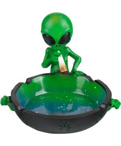 Alternative view of CENICERO REDONDO DISEÑO ALIEN VERDE FUMANDO